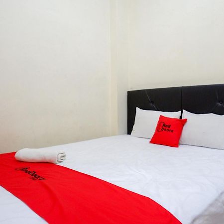 Reddoorz Syariah Near Purwosari Train Station Hotel Solo Buitenkant foto