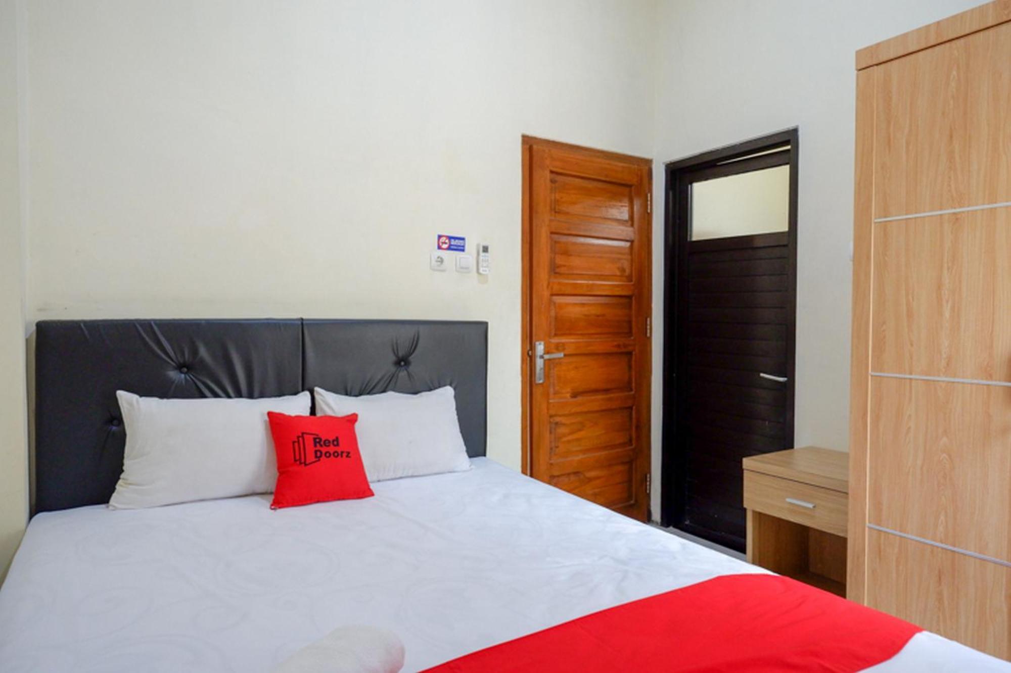 Reddoorz Syariah Near Purwosari Train Station Hotel Solo Buitenkant foto