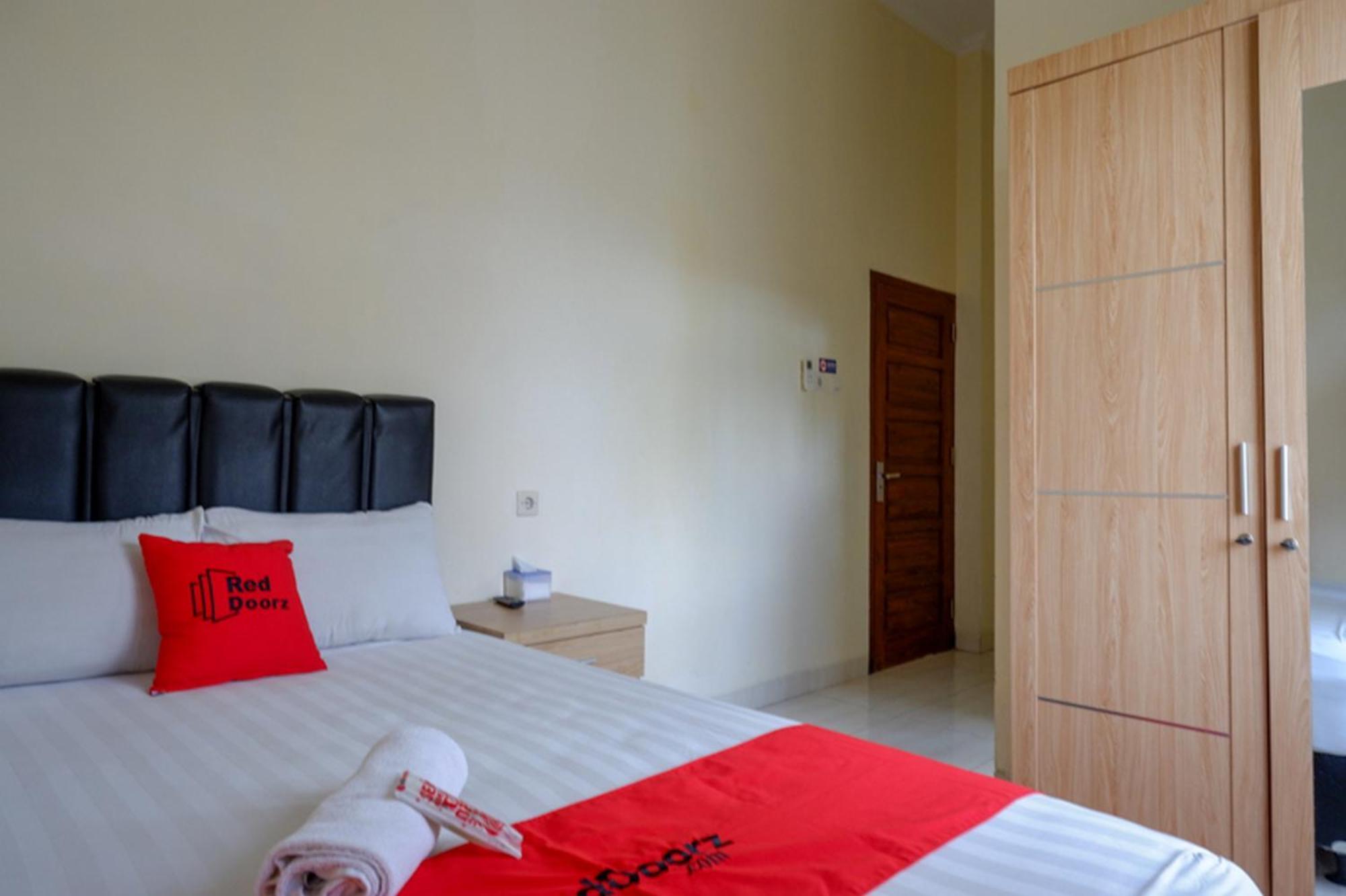 Reddoorz Syariah Near Purwosari Train Station Hotel Solo Buitenkant foto