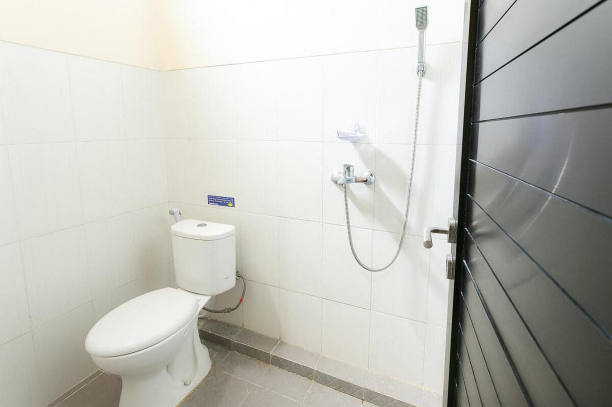 Reddoorz Syariah Near Purwosari Train Station Hotel Solo Buitenkant foto