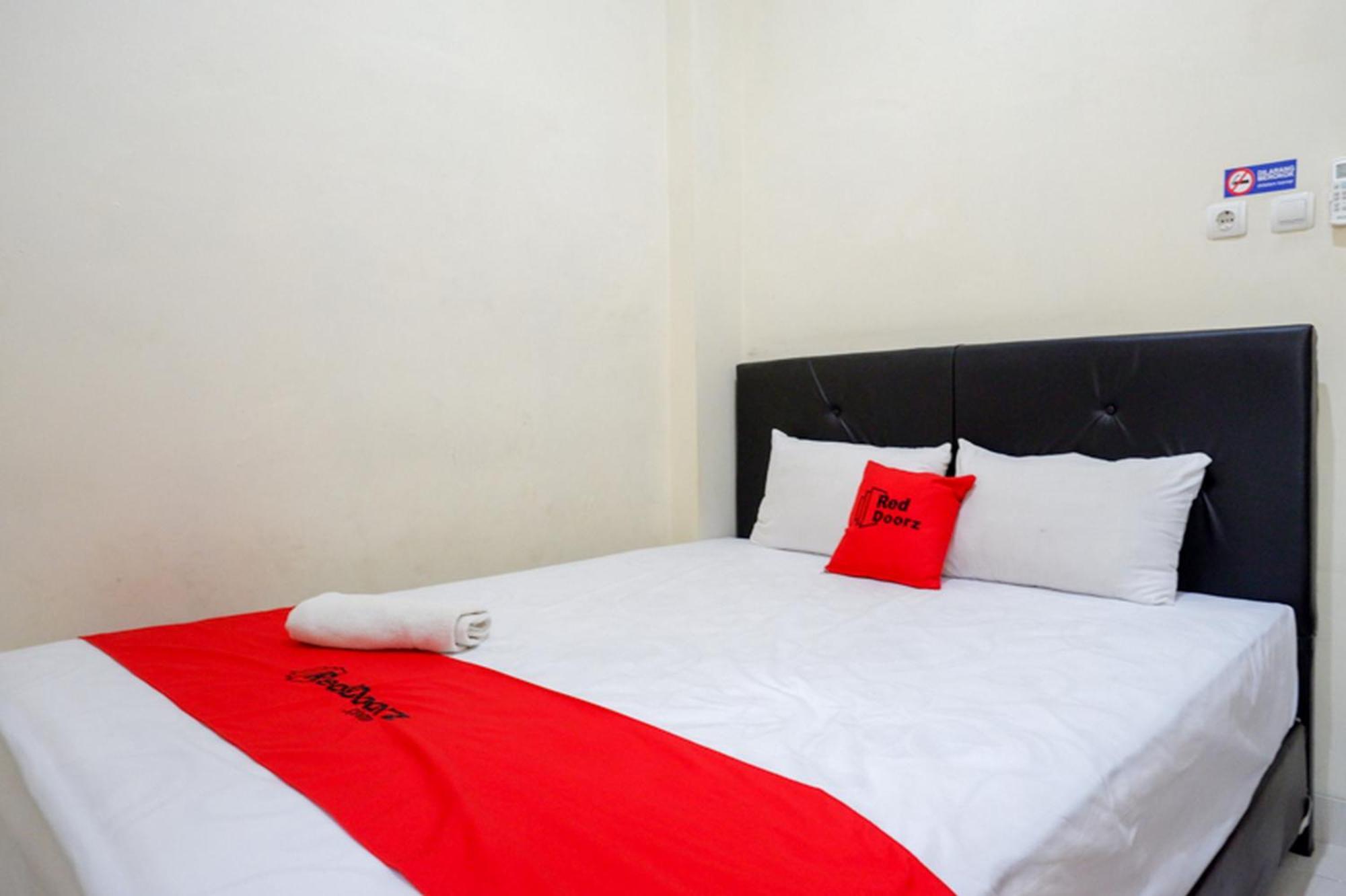 Reddoorz Syariah Near Purwosari Train Station Hotel Solo Buitenkant foto