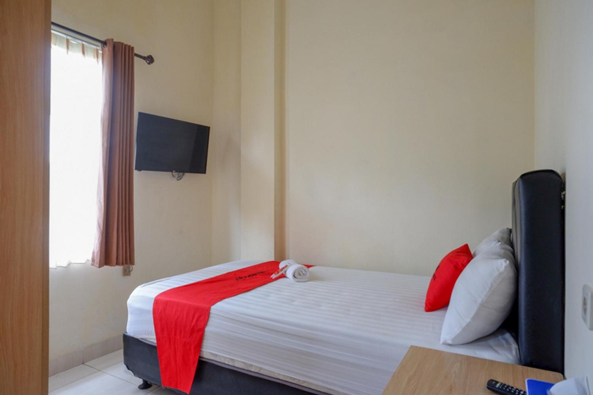Reddoorz Syariah Near Purwosari Train Station Hotel Solo Buitenkant foto