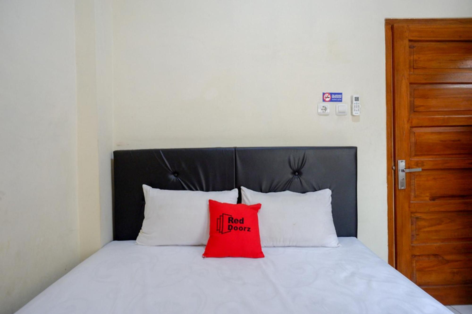 Reddoorz Syariah Near Purwosari Train Station Hotel Solo Buitenkant foto