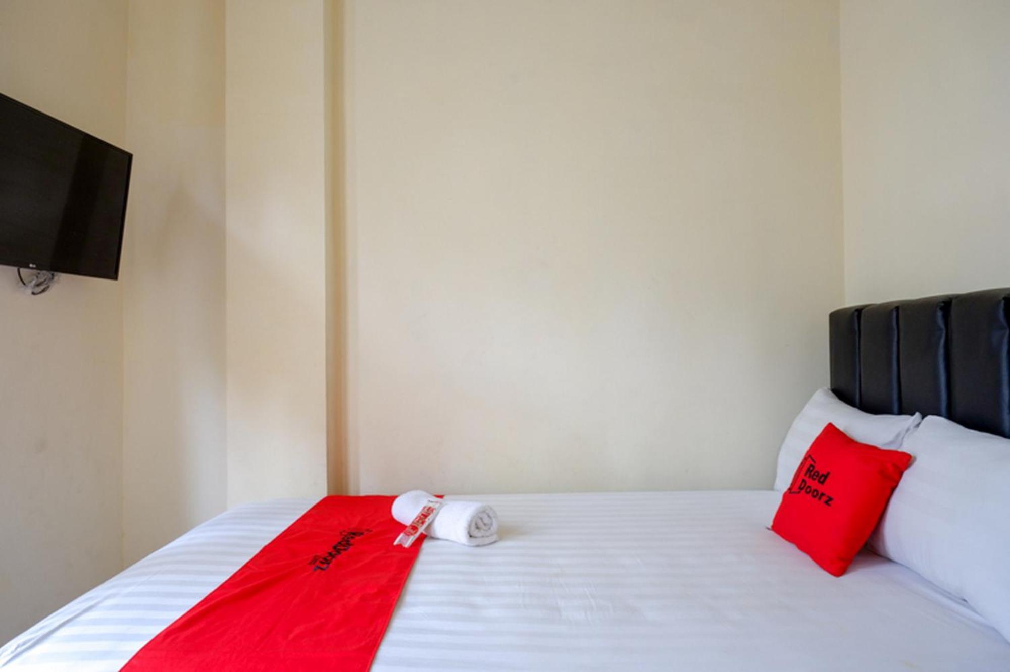 Reddoorz Syariah Near Purwosari Train Station Hotel Solo Buitenkant foto