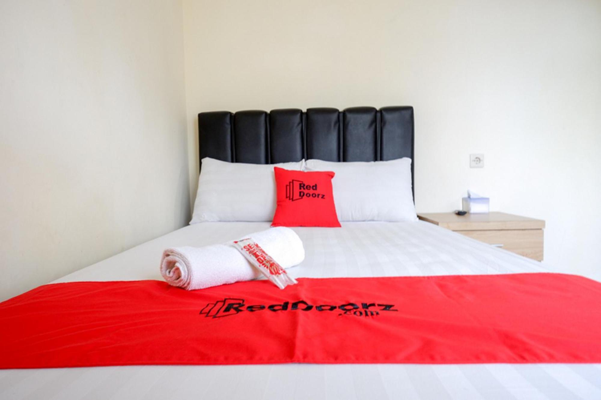 Reddoorz Syariah Near Purwosari Train Station Hotel Solo Buitenkant foto