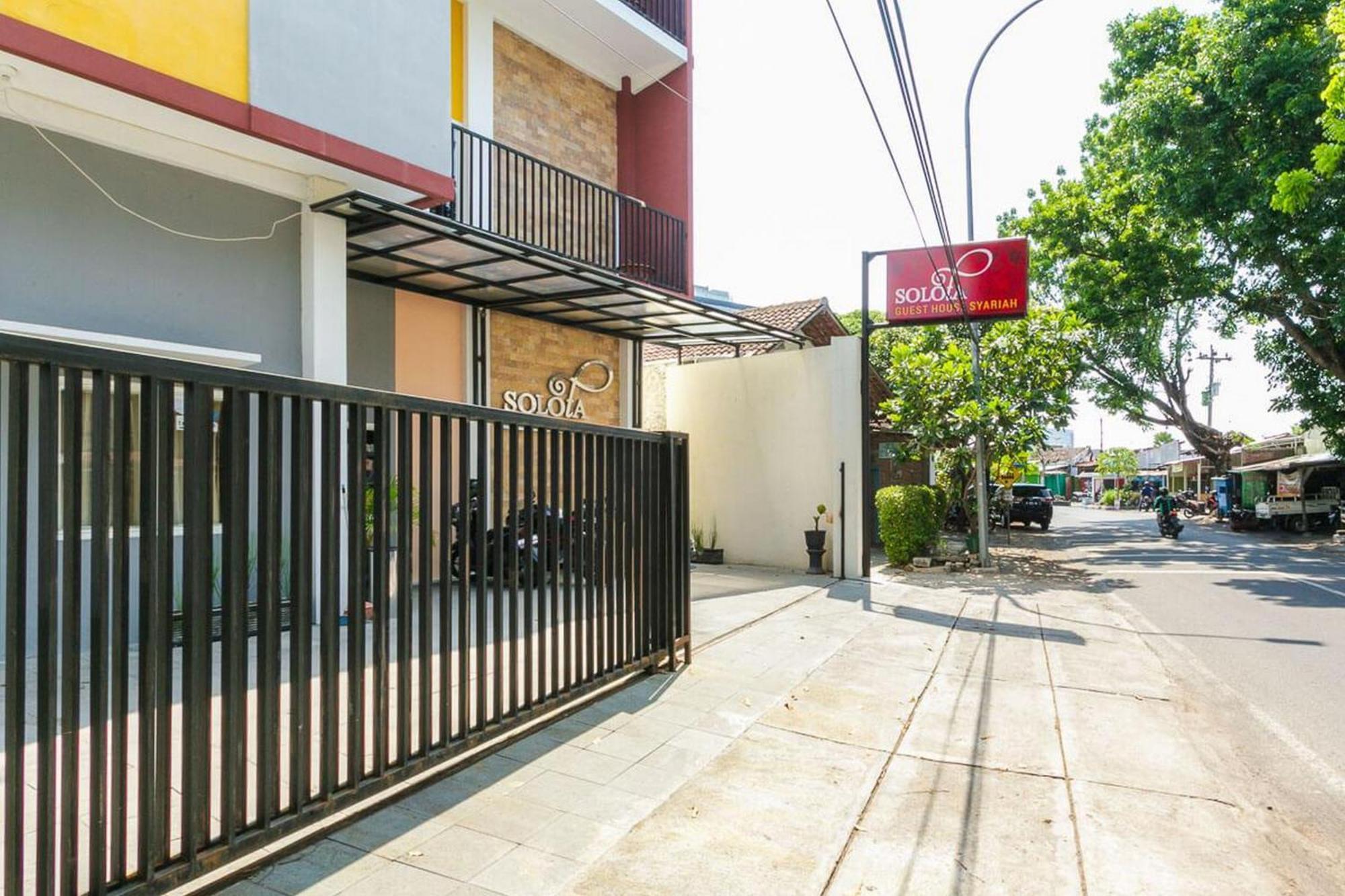 Reddoorz Syariah Near Purwosari Train Station Hotel Solo Buitenkant foto