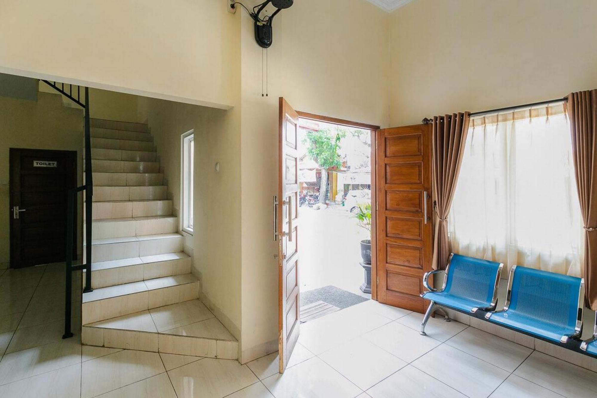 Reddoorz Syariah Near Purwosari Train Station Hotel Solo Buitenkant foto